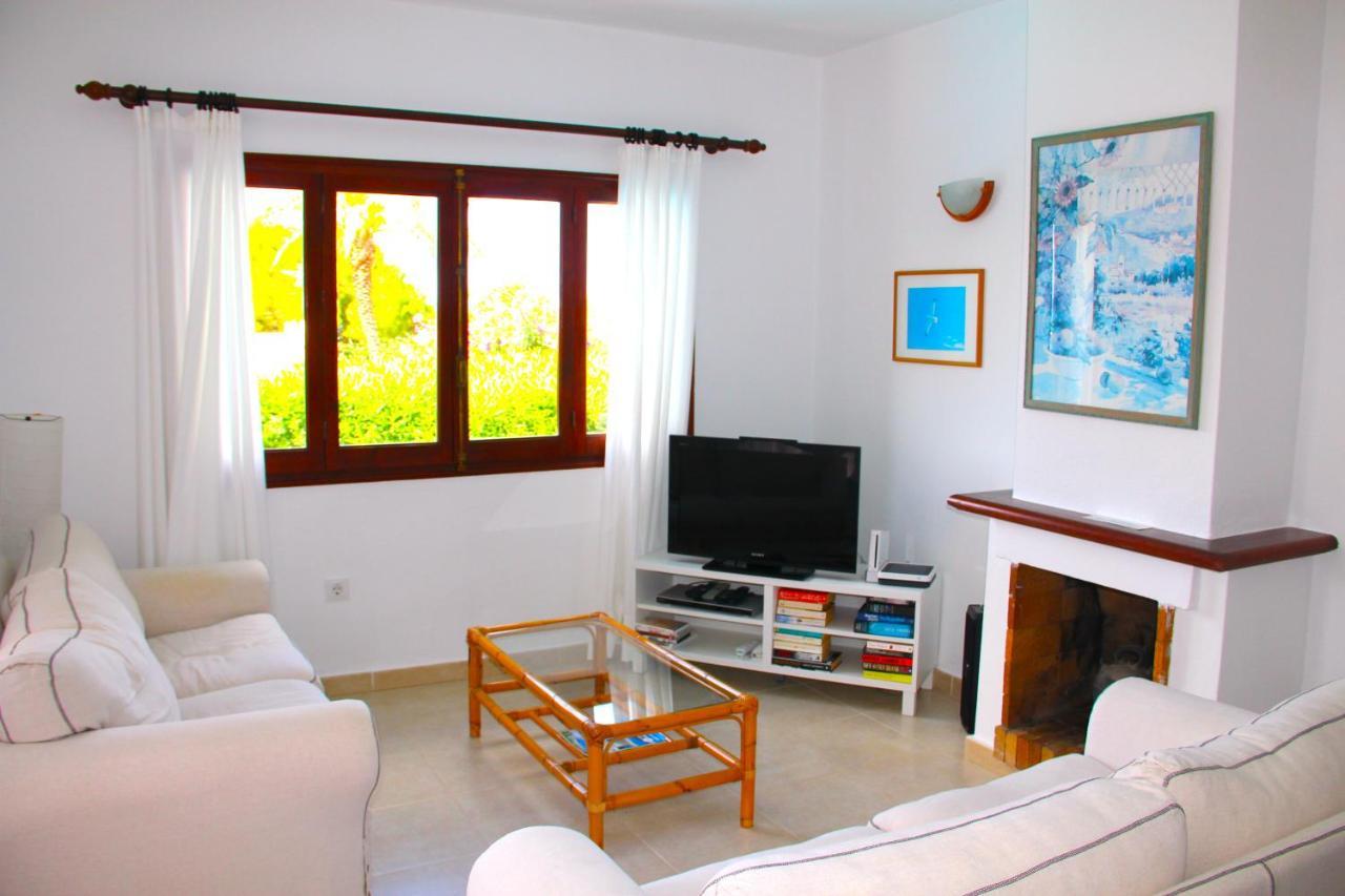 Villa Celia Son Bou Bagian luar foto